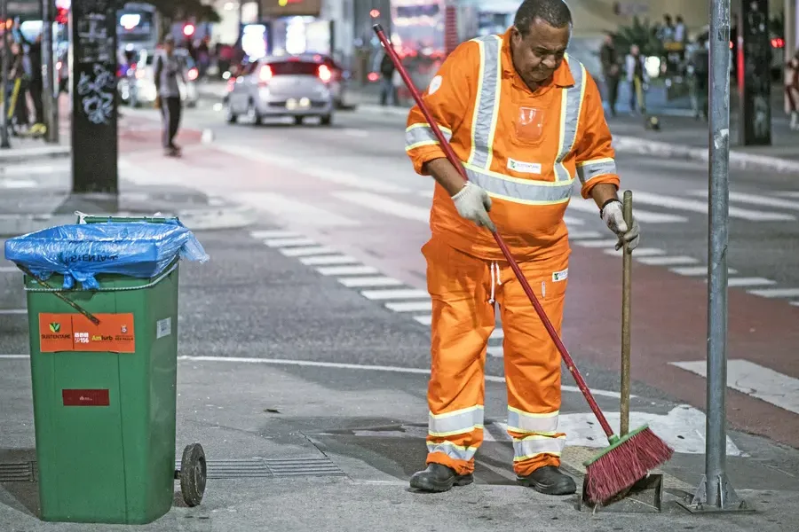 How Trash Removal Services Aid In Water Damage Cleanup Bronx NY